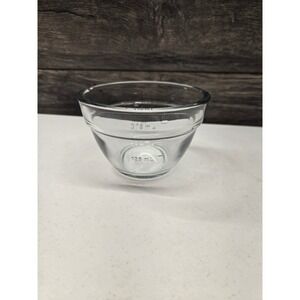 The Pampered Chef 2 Cup Glass Prep Bowl Clear Measuring Bowl 500 mL 1752 
Chip